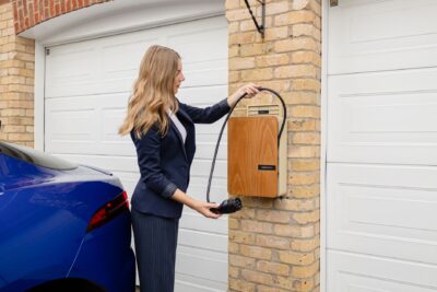 Borne de recharge et pompe à chaleur pilotables : ce que le pacte de flexibilité change pour l&rsquo;installation électrique